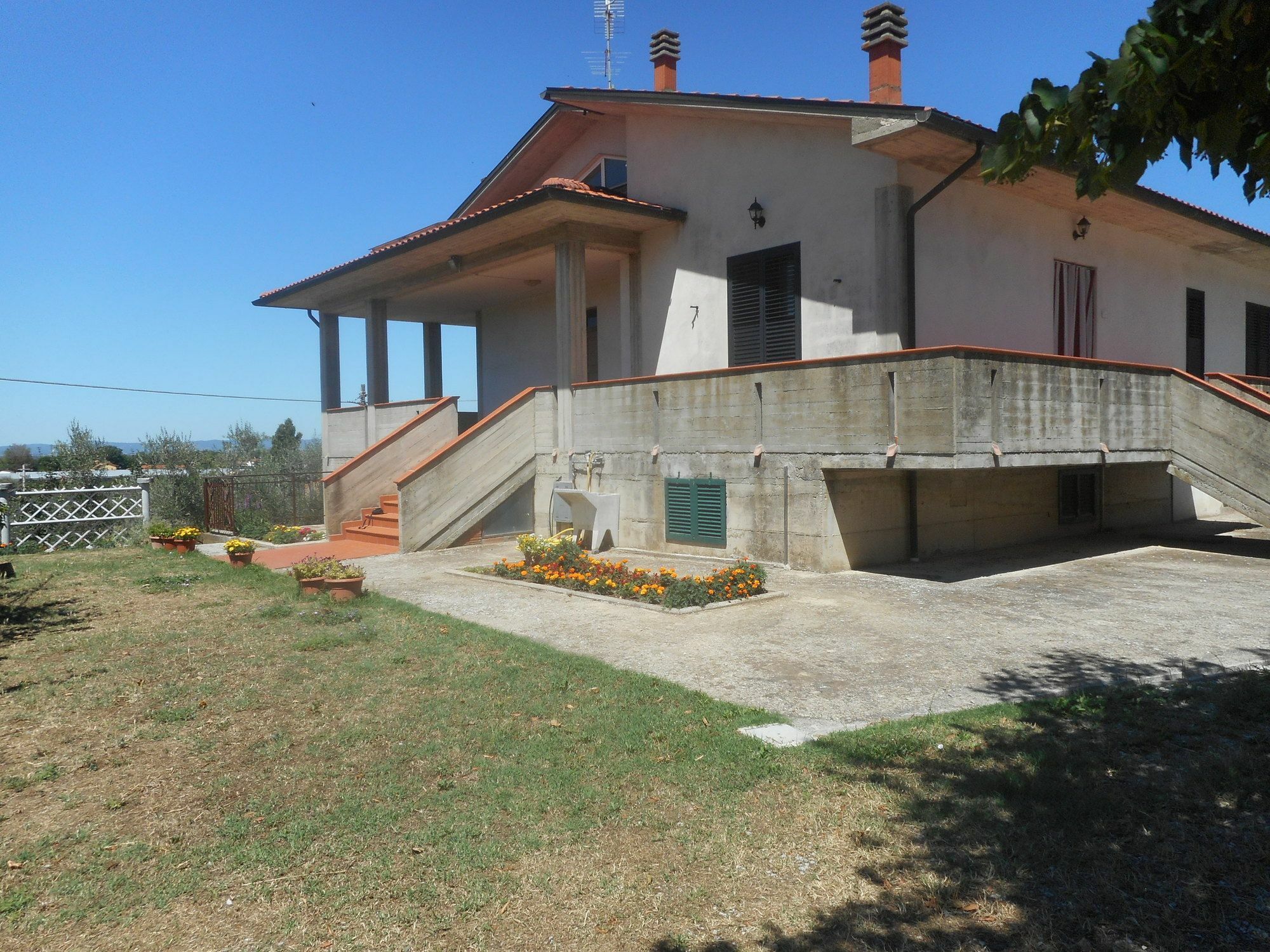 Poggio Fiorito Apartment คาสติญโญน ฟิโอเรนทิโน ภายนอก รูปภาพ