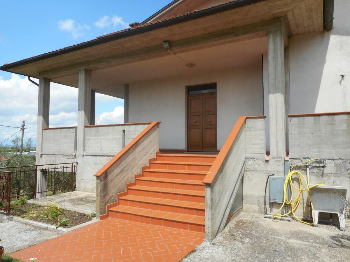 Poggio Fiorito Apartment คาสติญโญน ฟิโอเรนทิโน ภายนอก รูปภาพ