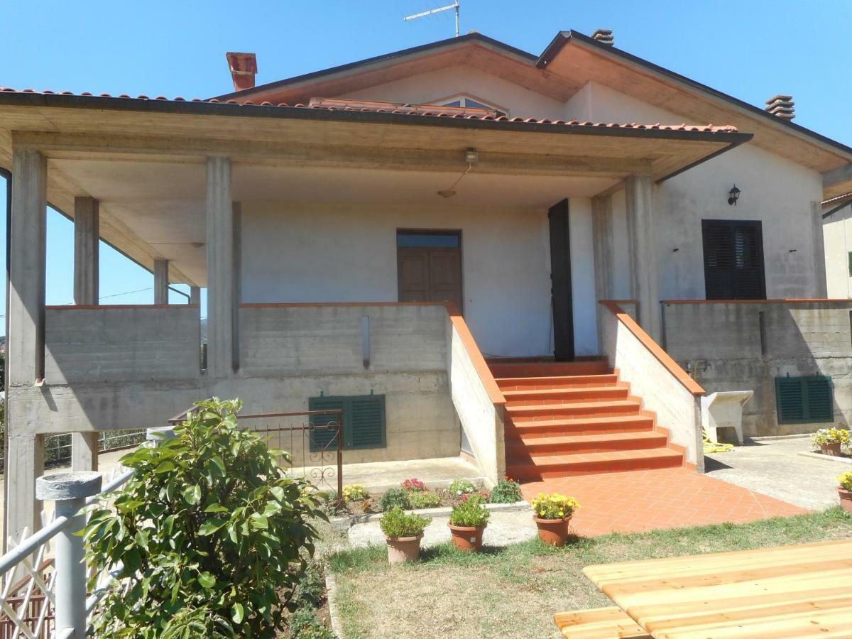 Poggio Fiorito Apartment คาสติญโญน ฟิโอเรนทิโน ภายนอก รูปภาพ