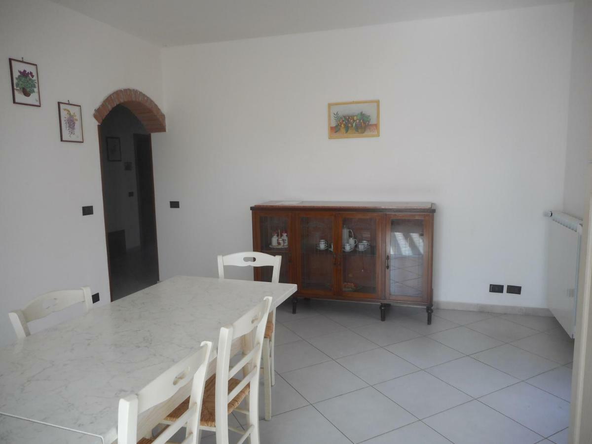 Poggio Fiorito Apartment คาสติญโญน ฟิโอเรนทิโน ภายนอก รูปภาพ