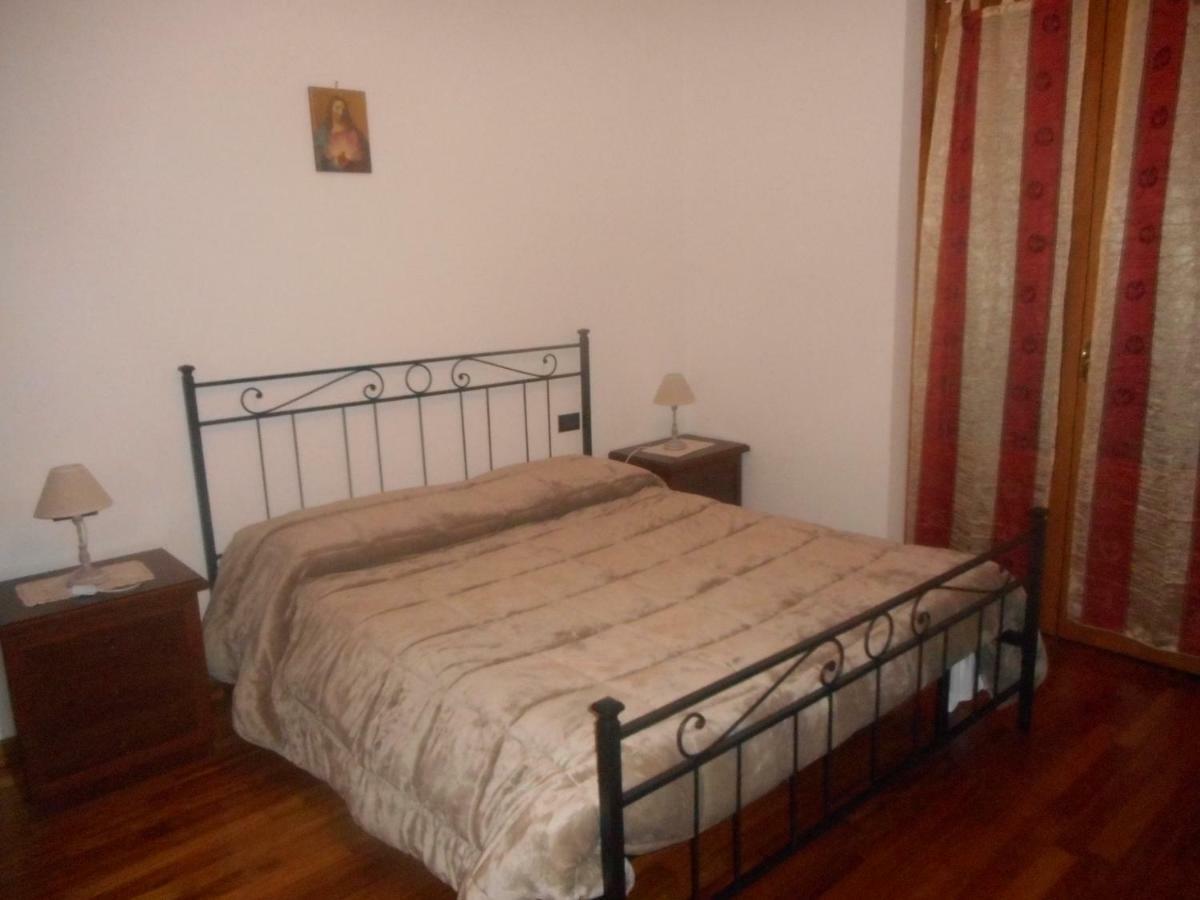 Poggio Fiorito Apartment คาสติญโญน ฟิโอเรนทิโน ภายนอก รูปภาพ